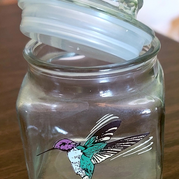 Small glass jar with hummingbird on front - Picture 2 of 3